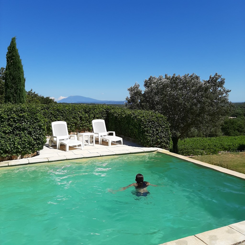 Baignade avec vue sur le Mont Ventoux
